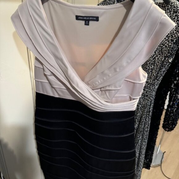 JONES WEAR DRESS - Picture 6 of 9